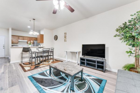 Close to Dining and Medical Center San Antonio Apt!